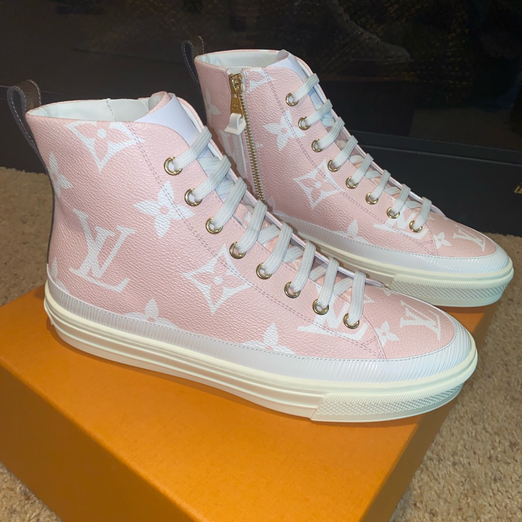 Brand New Never Worn Louis Vuitton Stellar Sneaker Size 385